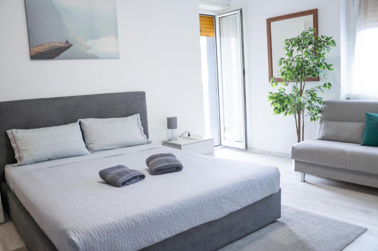 Nonna Pina Guest House Moderno Appartamento Vicino Metro AWifi,Netflix Rome Exterior photo